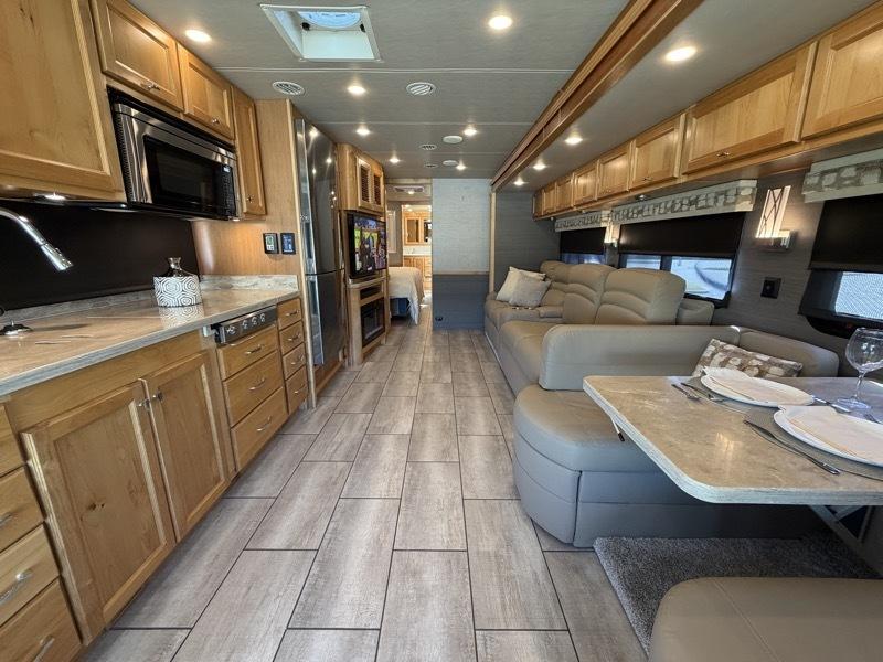 Tiffin Motorhomes Allegro  2022