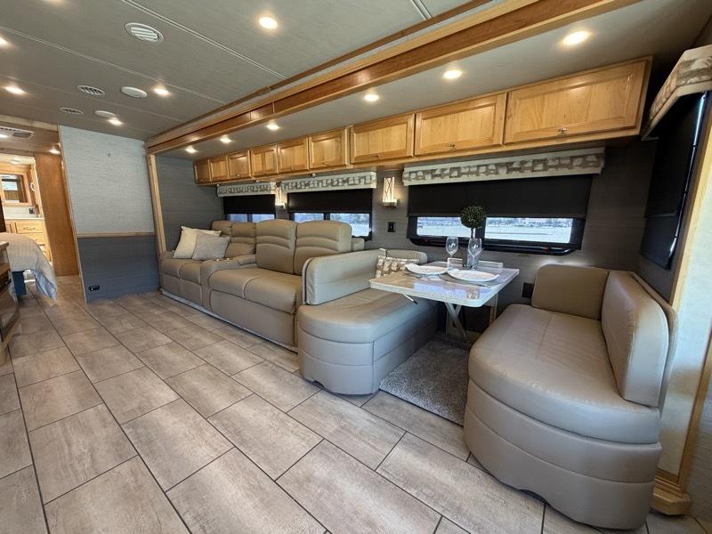 Tiffin Motorhomes Allegro  2022