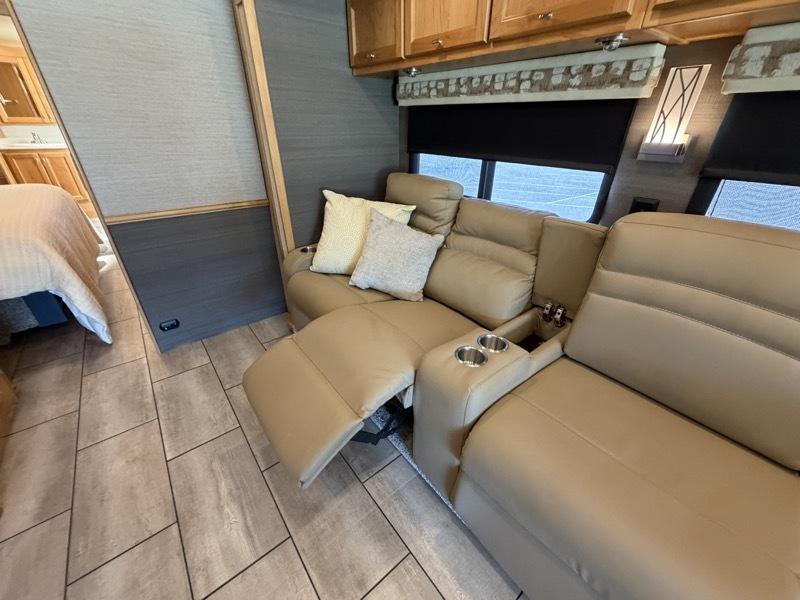 Tiffin Motorhomes Allegro  2022