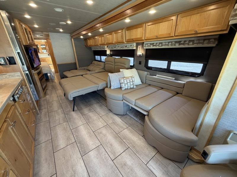 Tiffin Motorhomes Allegro  2022