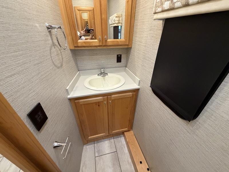 Tiffin Motorhomes Allegro  2022