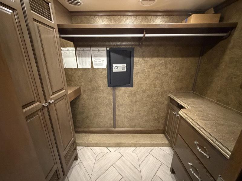 Tiffin Motorhomes Allegro Bus  2014