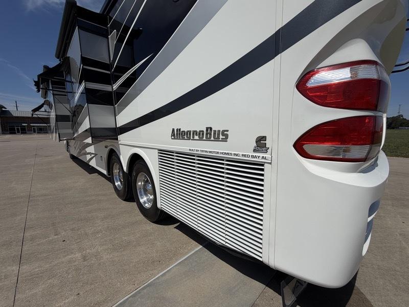 Tiffin Motorhomes Allegro Bus  2014