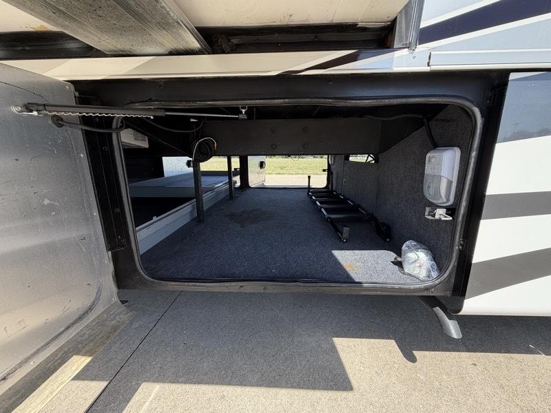 Tiffin Motorhomes Allegro Bus  2014