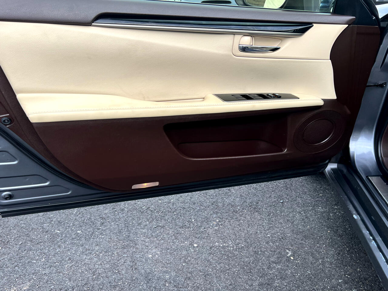 Lexus ES 350 4dr Sdn 2016