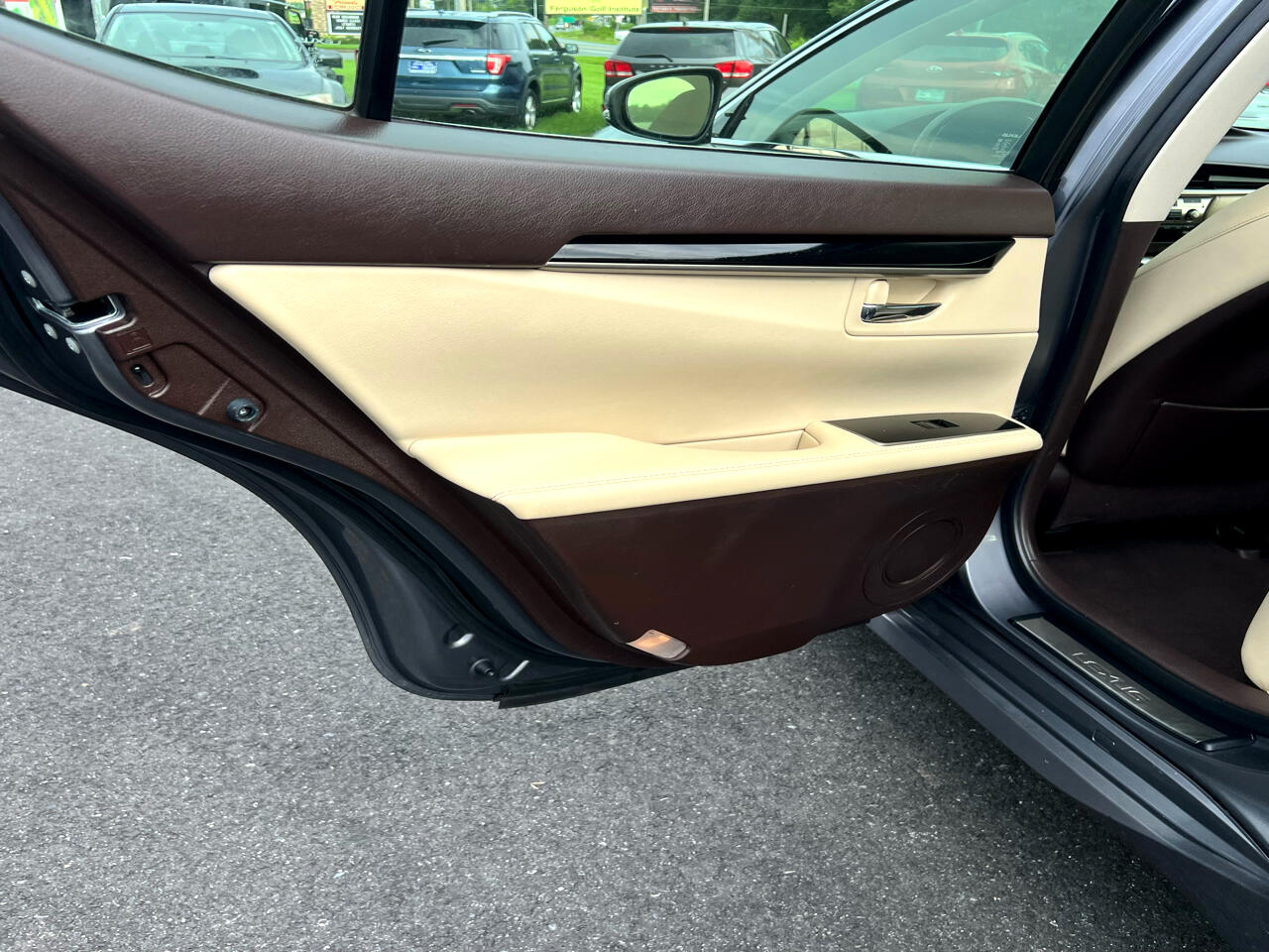 Lexus ES 350 4dr Sdn 2016