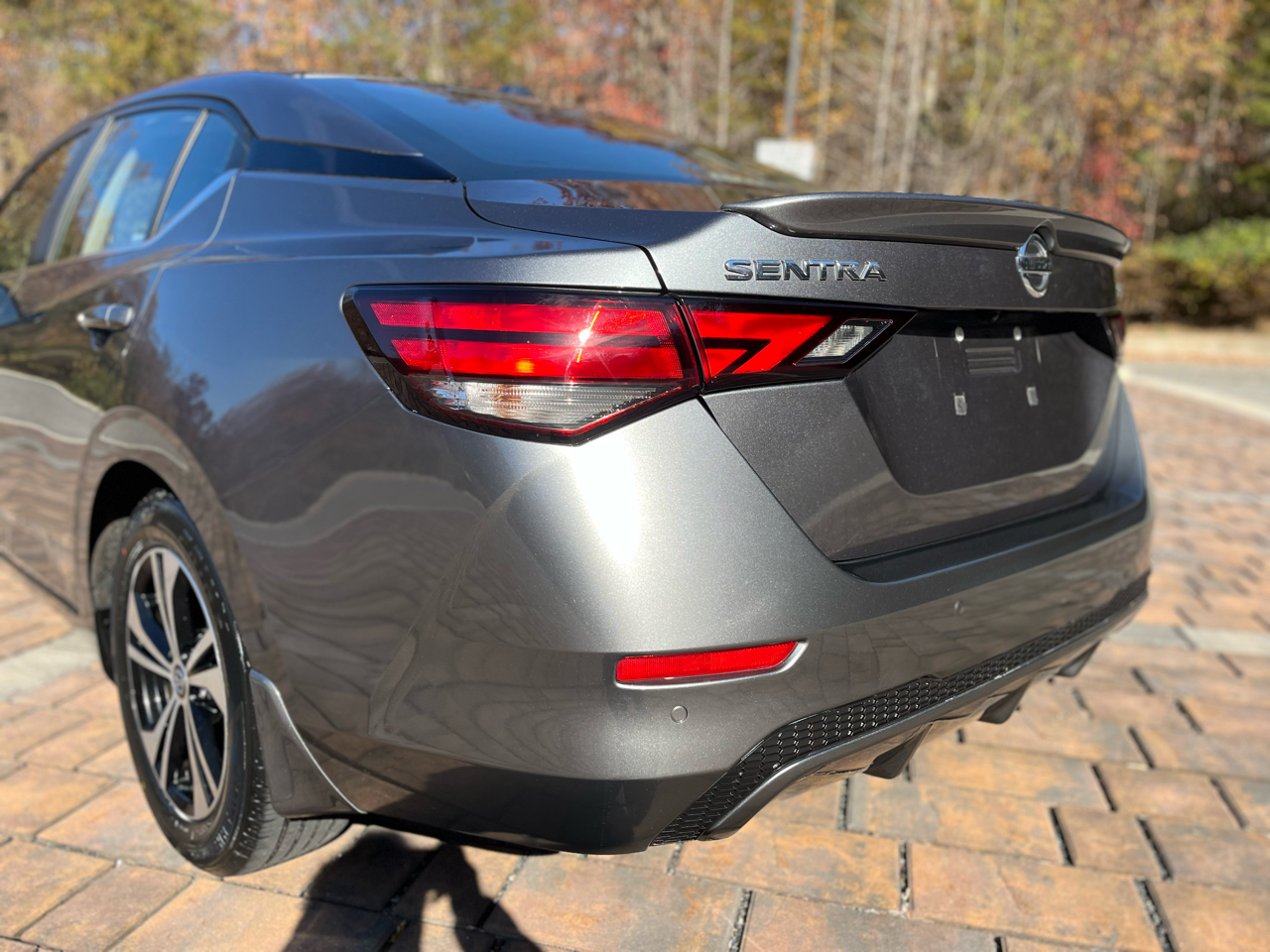 2020 Nissan Sentra SV photo 4