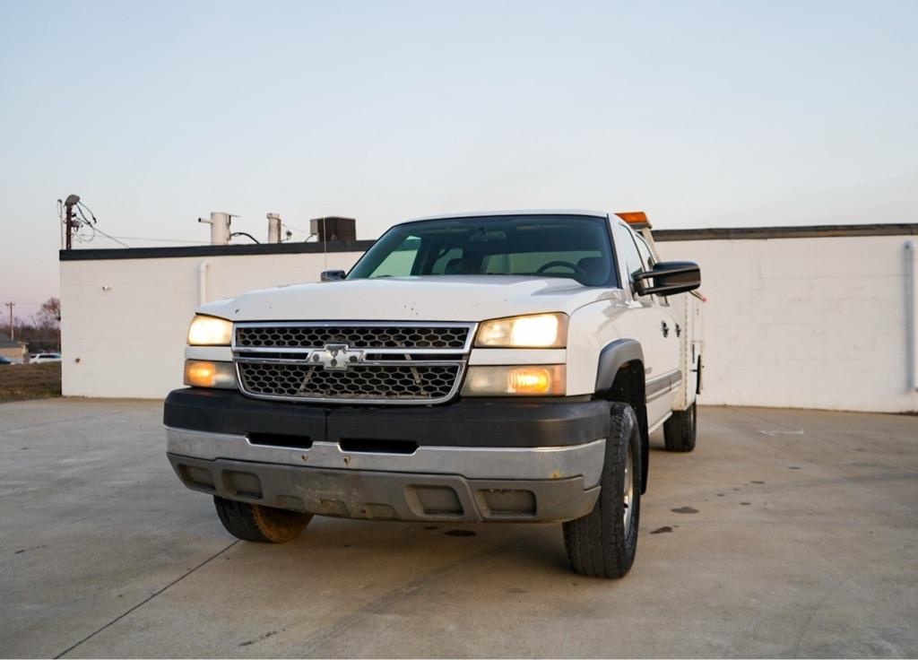 Chevrolet Silverado 2500HD Crew Cab Long Bed 2WD 2005