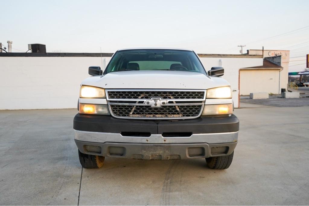 Chevrolet Silverado 2500HD Crew Cab Long Bed 2WD 2005