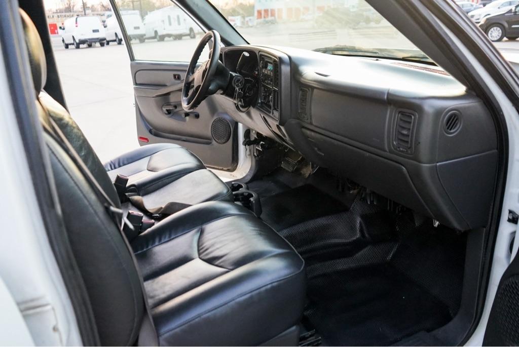 Chevrolet Silverado 2500HD Crew Cab Long Bed 2WD 2005
