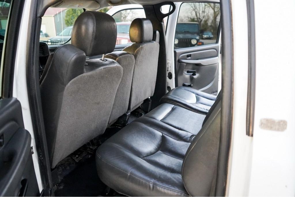 Chevrolet Silverado 2500HD Crew Cab Long Bed 2WD 2005