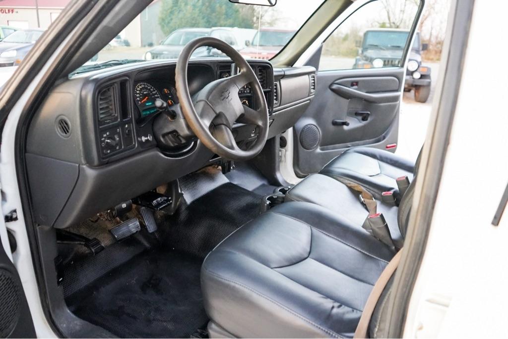 Chevrolet Silverado 2500HD Crew Cab Long Bed 2WD 2005