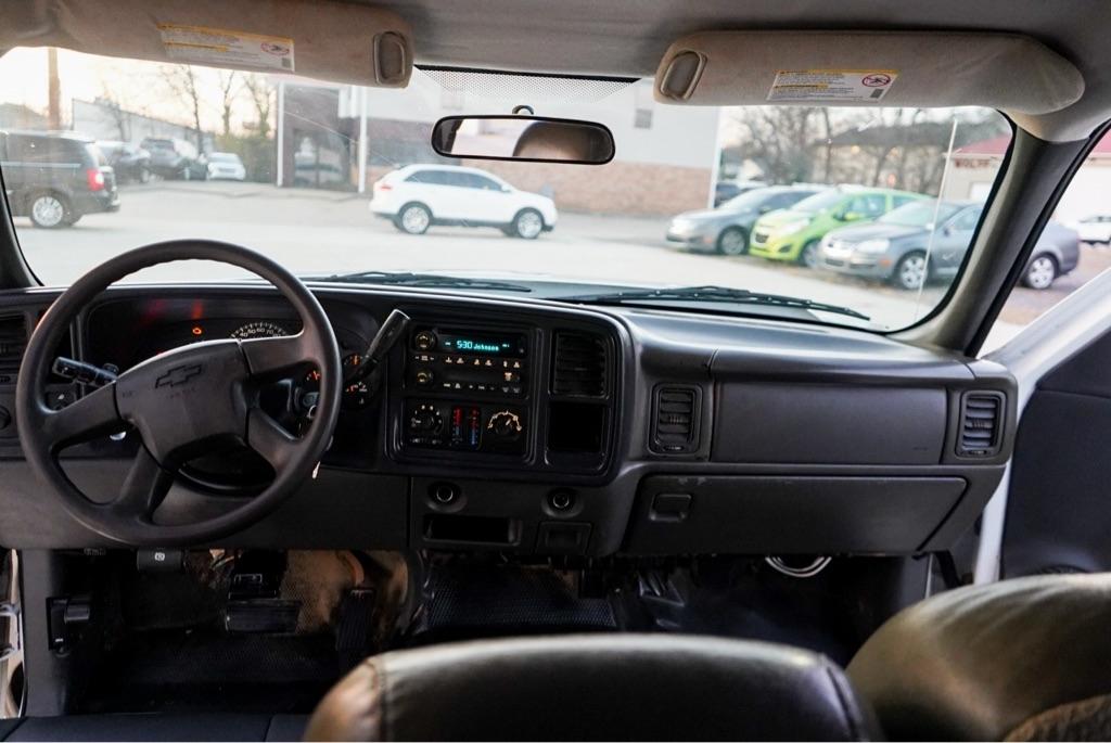 Chevrolet Silverado 2500HD Crew Cab Long Bed 2WD 2005