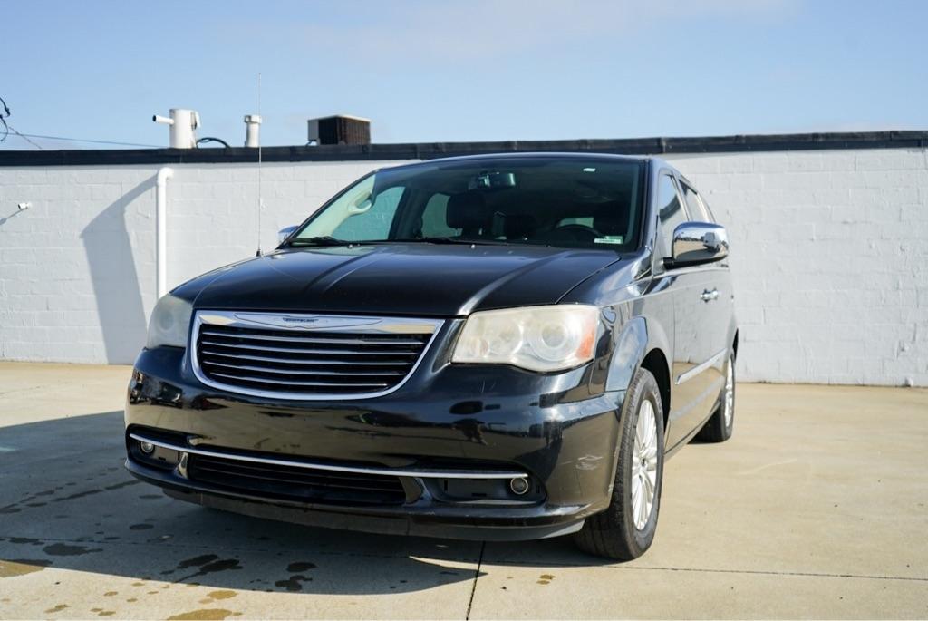 Chrysler Town & Country Limited 2013