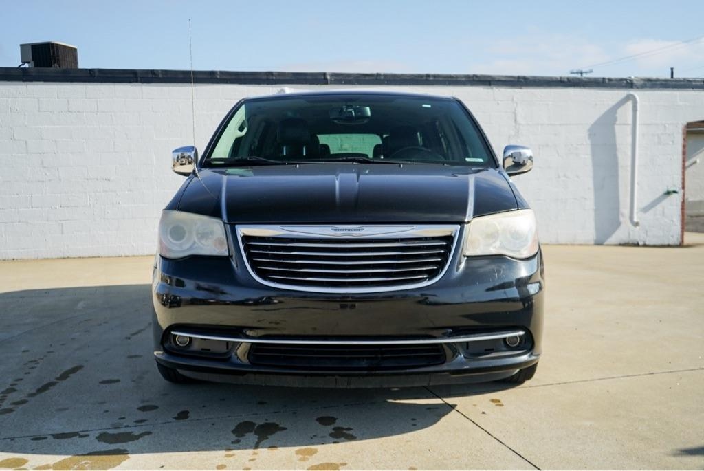 Chrysler Town & Country Limited 2013