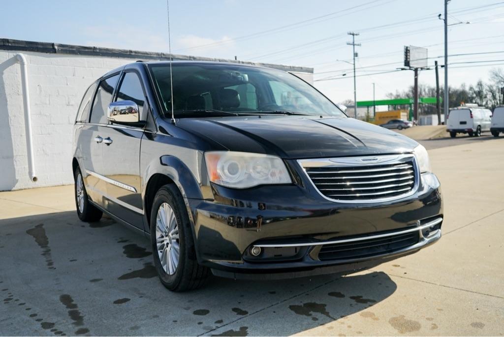 Chrysler Town & Country Limited 2013