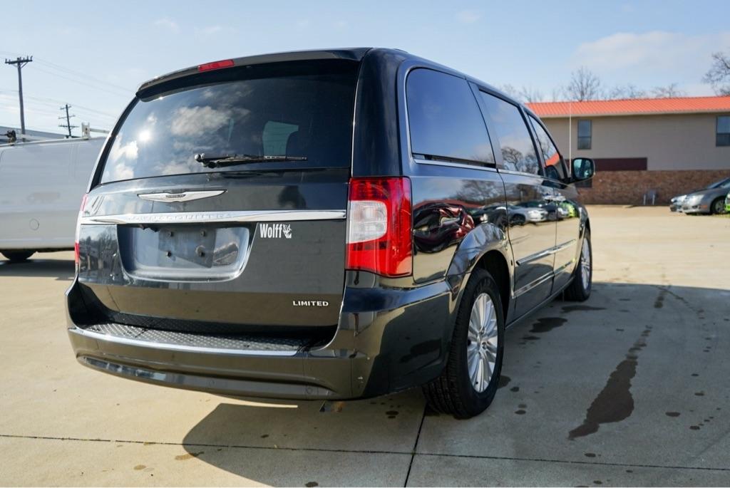 Chrysler Town & Country Limited 2013