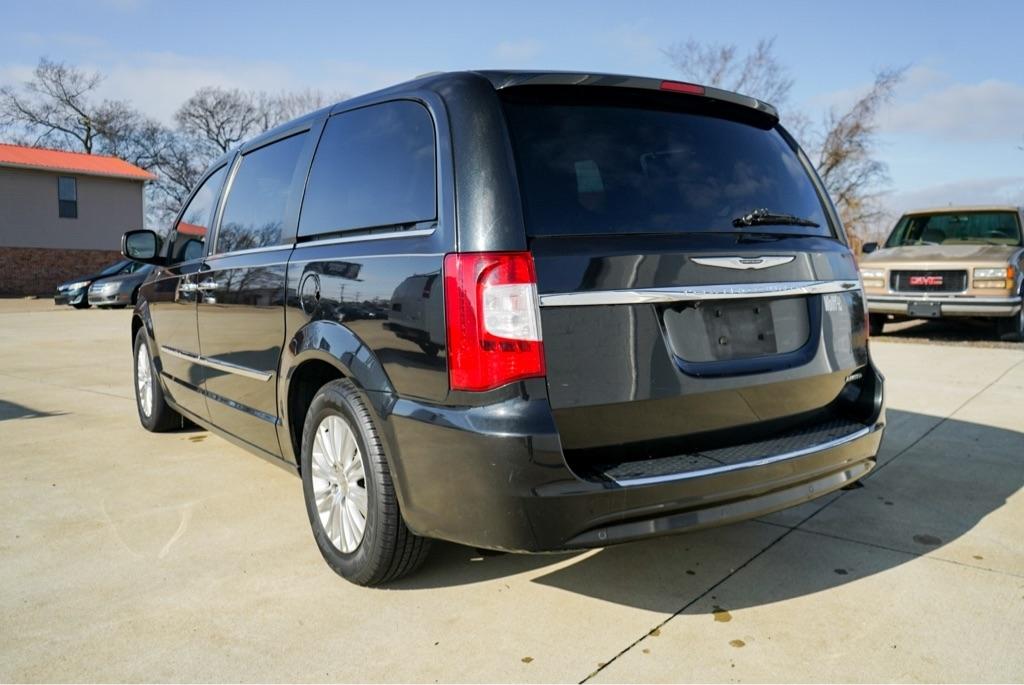 Chrysler Town & Country Limited 2013