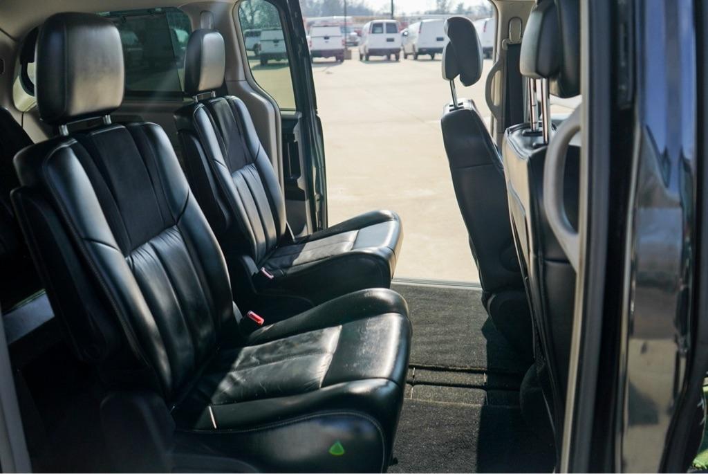 Chrysler Town & Country Limited 2013