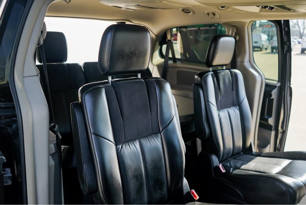 Chrysler Town & Country Limited 2013