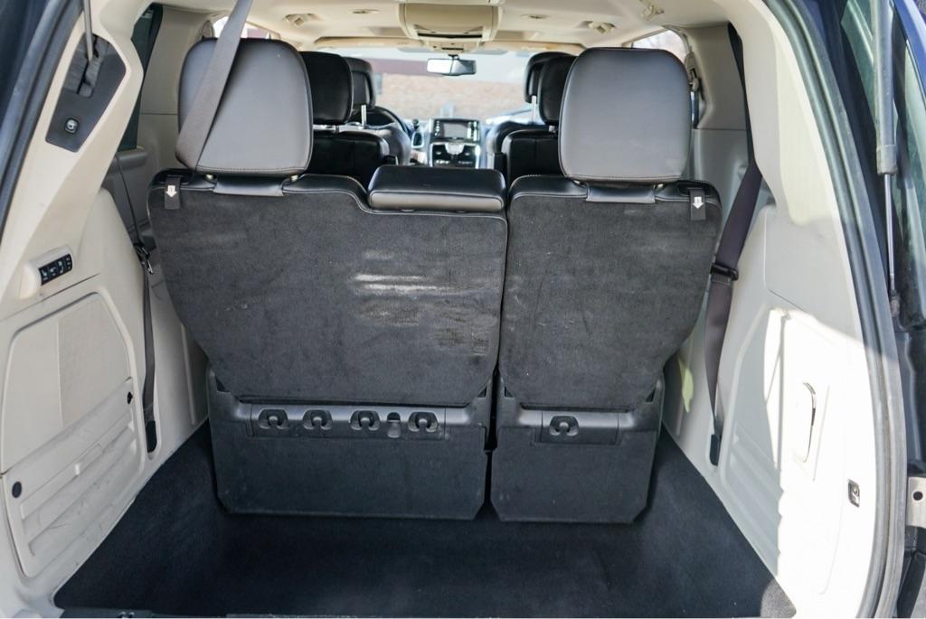 Chrysler Town & Country Limited 2013