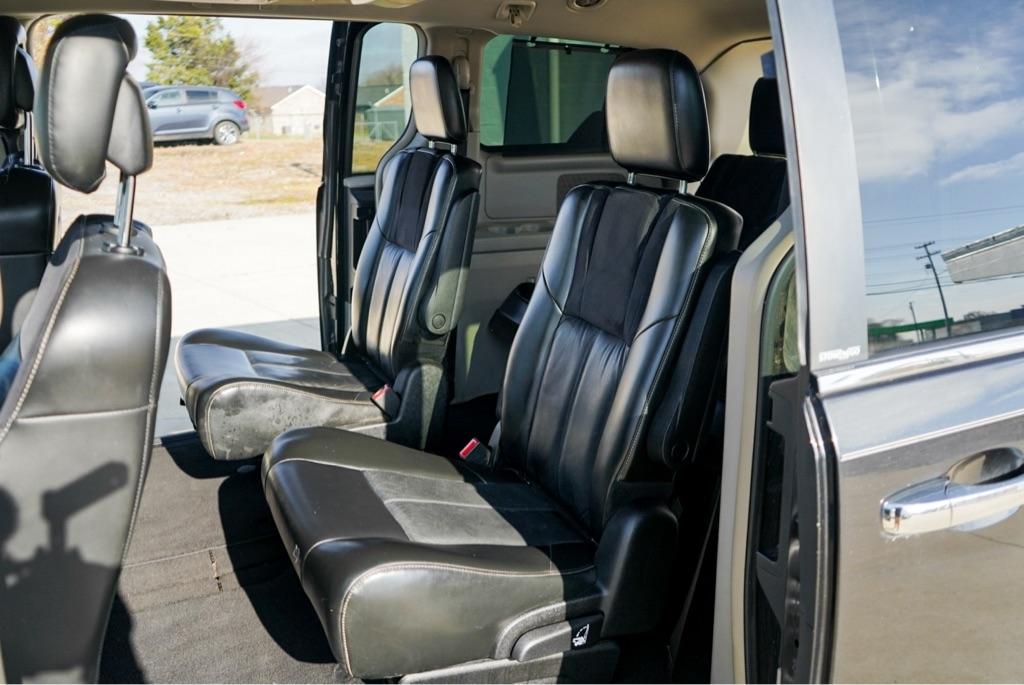 Chrysler Town & Country Limited 2013