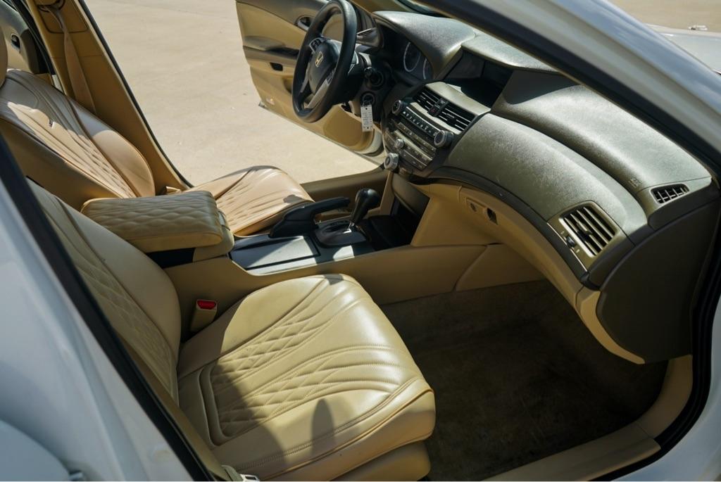 Honda Accord LX sedan AT 2010