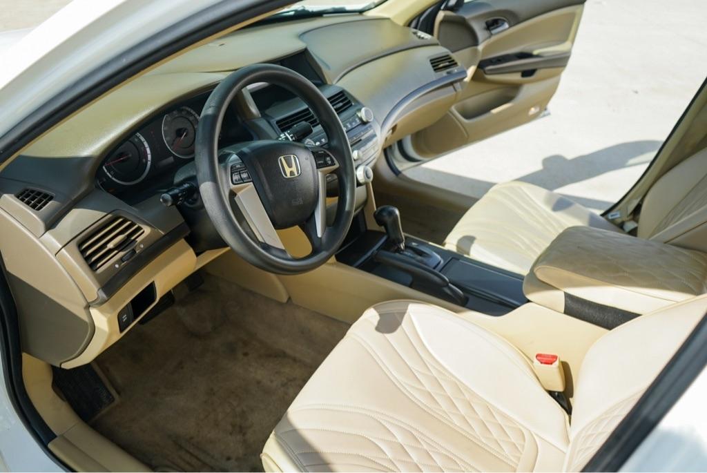 Honda Accord LX sedan AT 2010