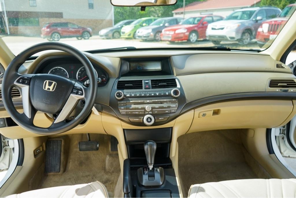 Honda Accord LX sedan AT 2010