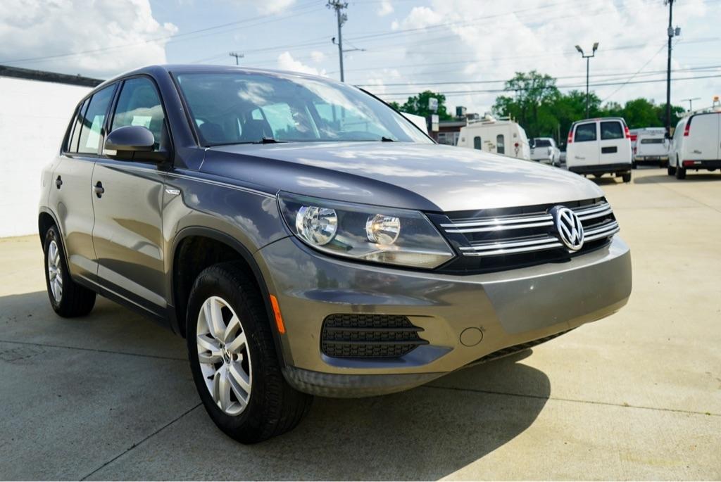 Volkswagen Tiguan S 2012
