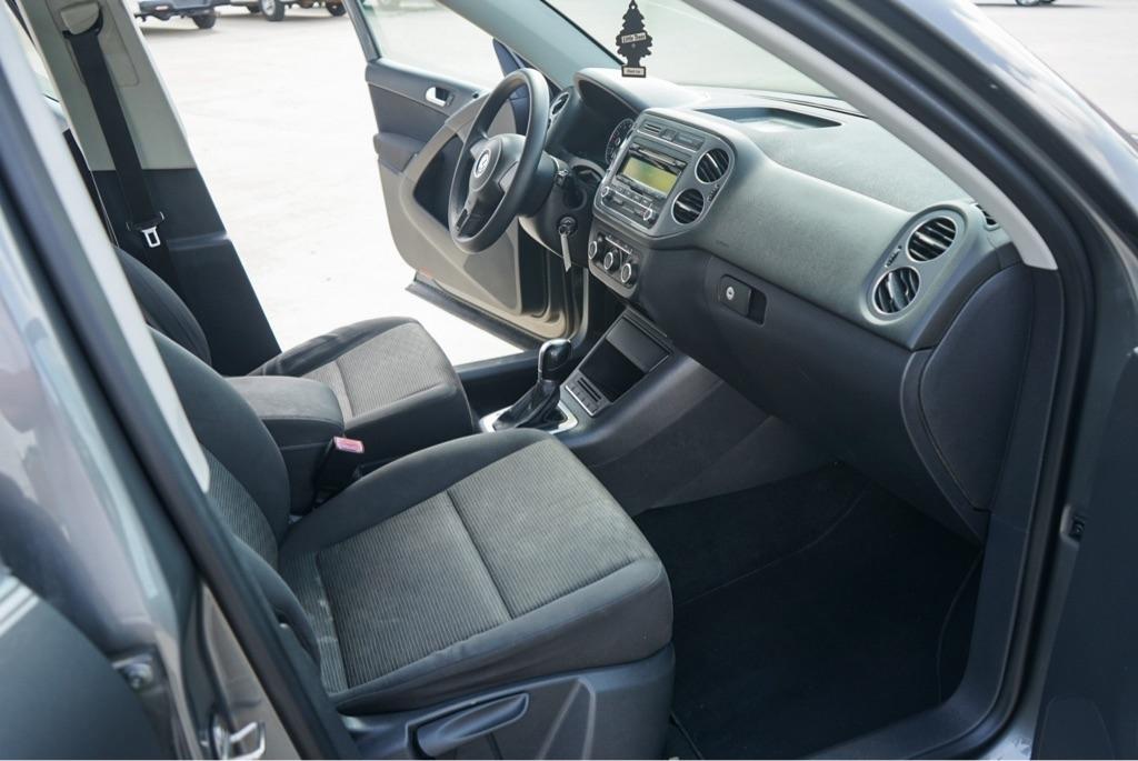 Volkswagen Tiguan S 2012