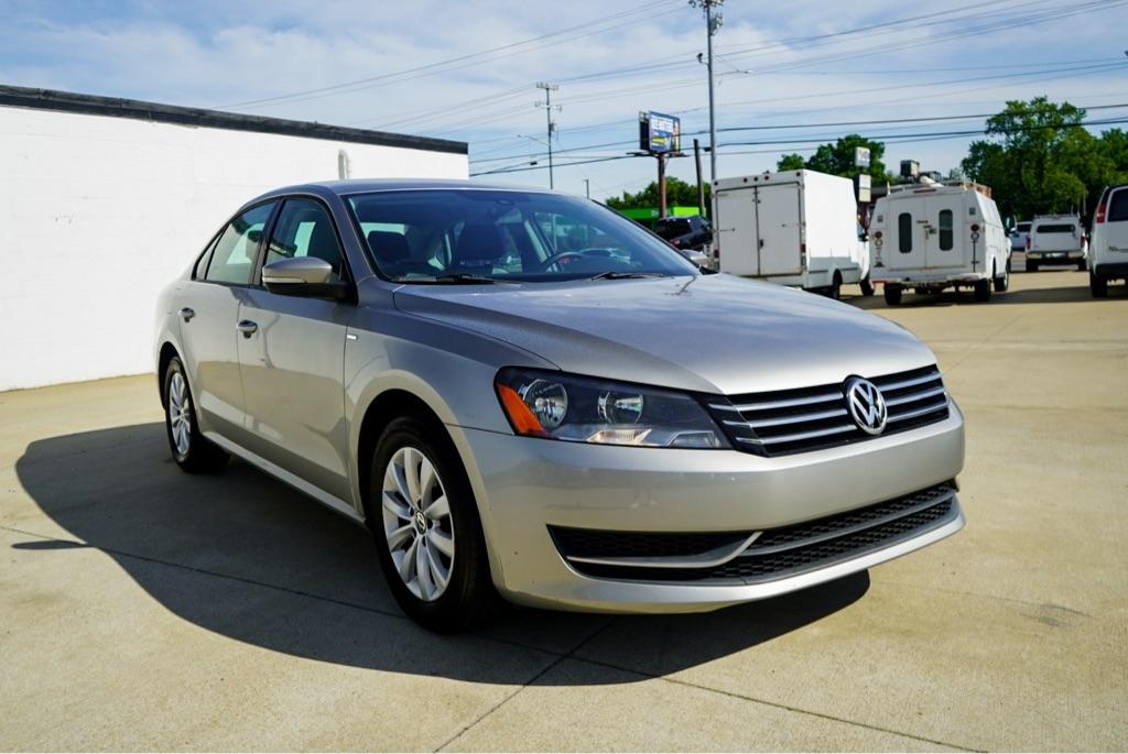 Volkswagen Passat 2.5L S 2013