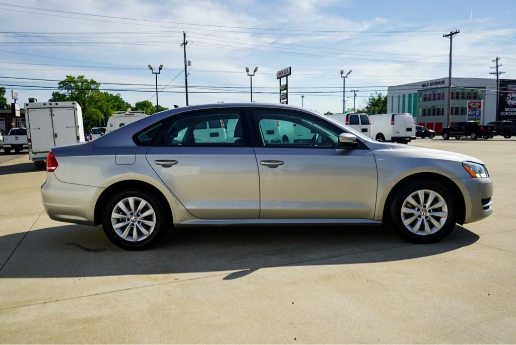 Volkswagen Passat 2.5L S 2013