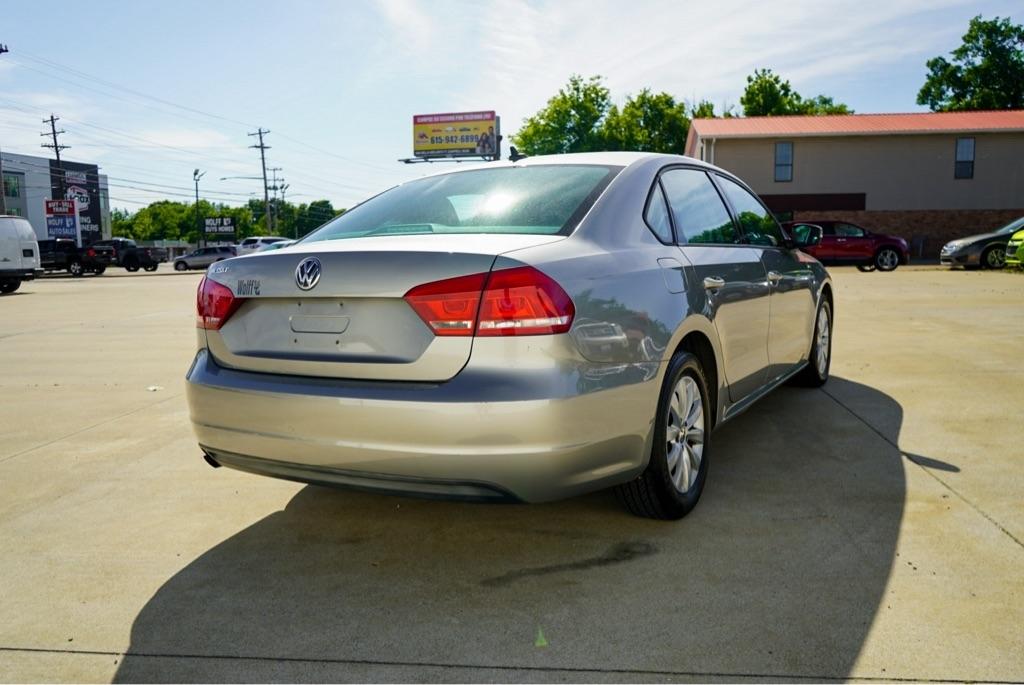 Volkswagen Passat 2.5L S 2013