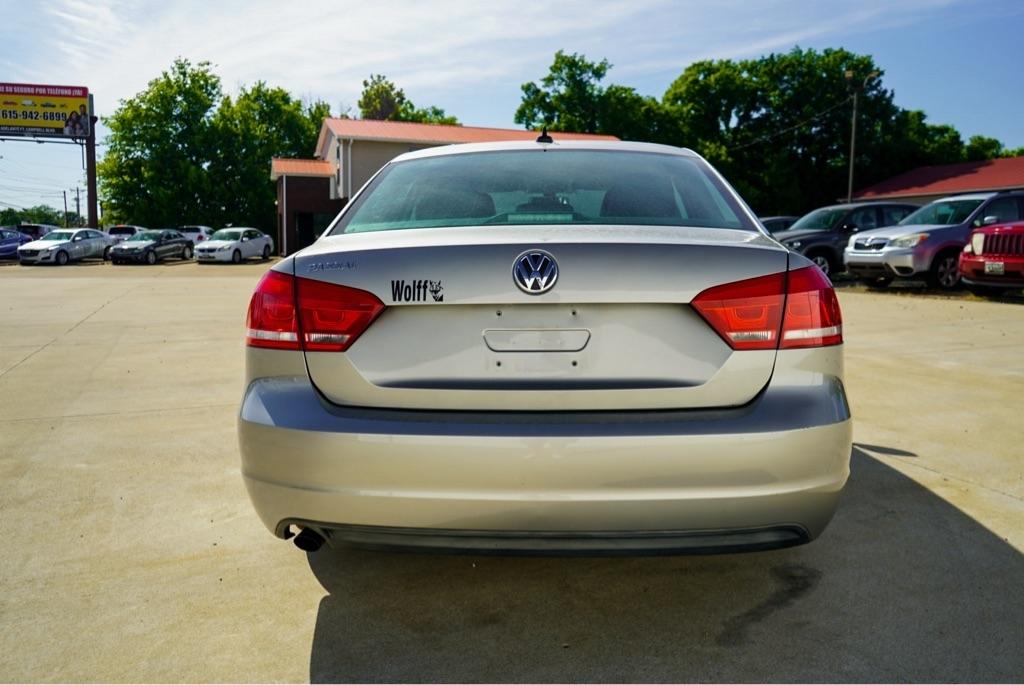 Volkswagen Passat 2.5L S 2013