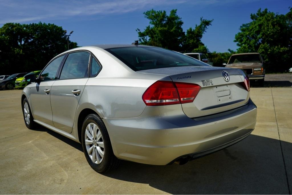 Volkswagen Passat 2.5L S 2013