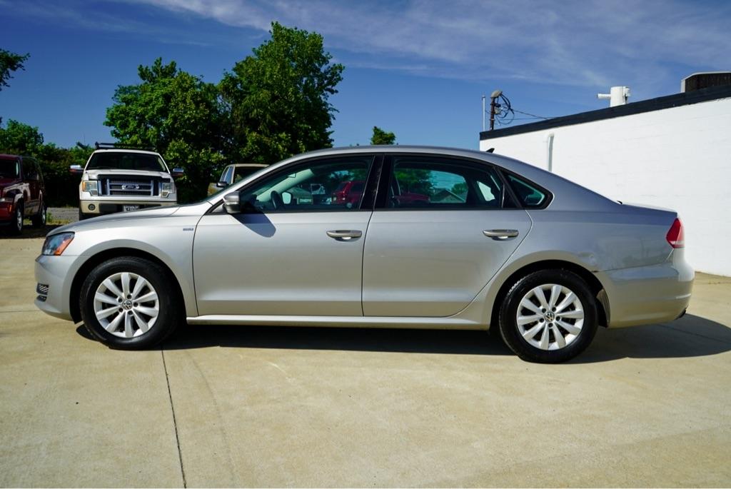 Volkswagen Passat 2.5L S 2013