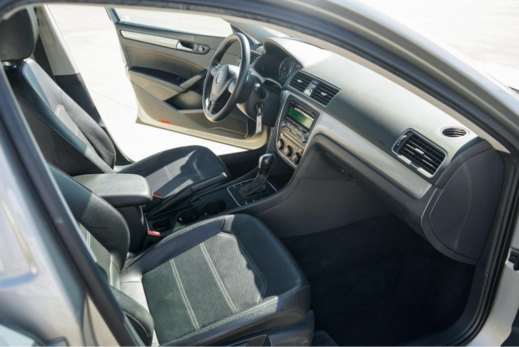Volkswagen Passat 2.5L S 2013