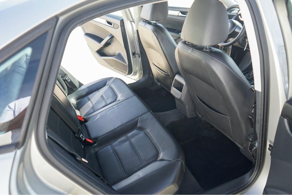 Volkswagen Passat 2.5L S 2013