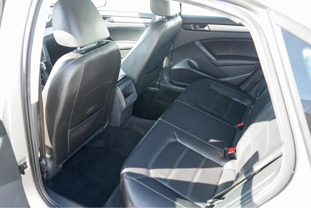 Volkswagen Passat 2.5L S 2013