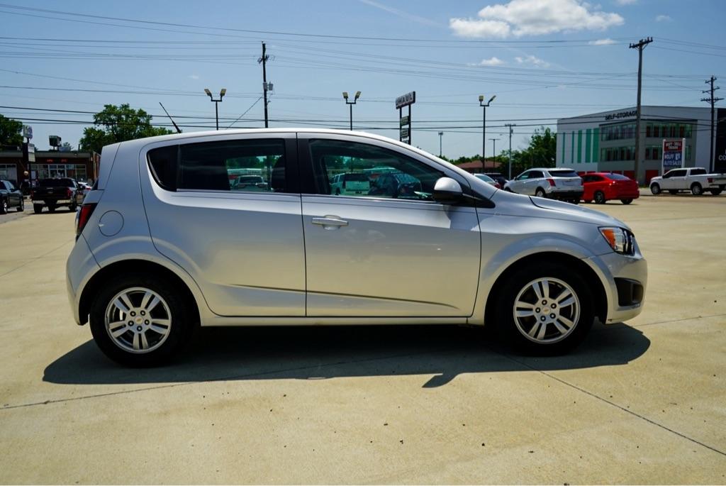 Chevrolet Sonic 2LT 5-Door 2012