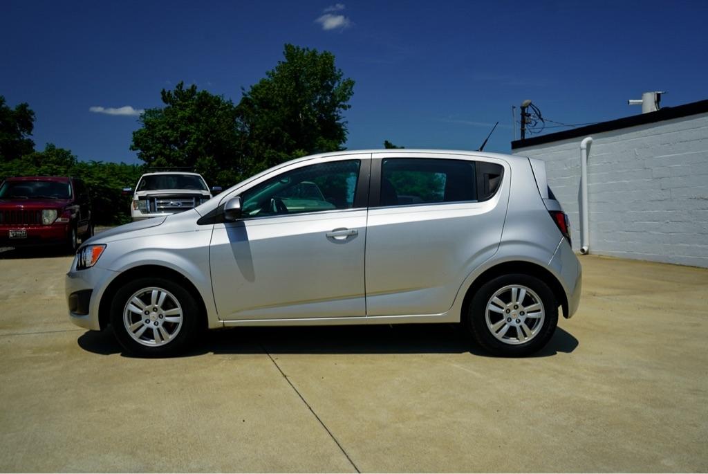 Chevrolet Sonic 2LT 5-Door 2012