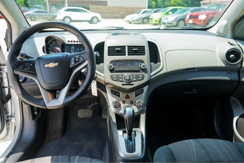 Chevrolet Sonic 2LT 5-Door 2012