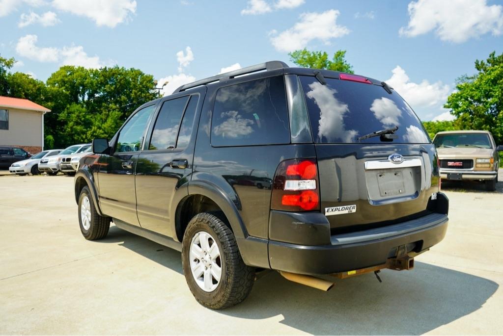 Ford Explorer XLT 4.0L 2WD 2009