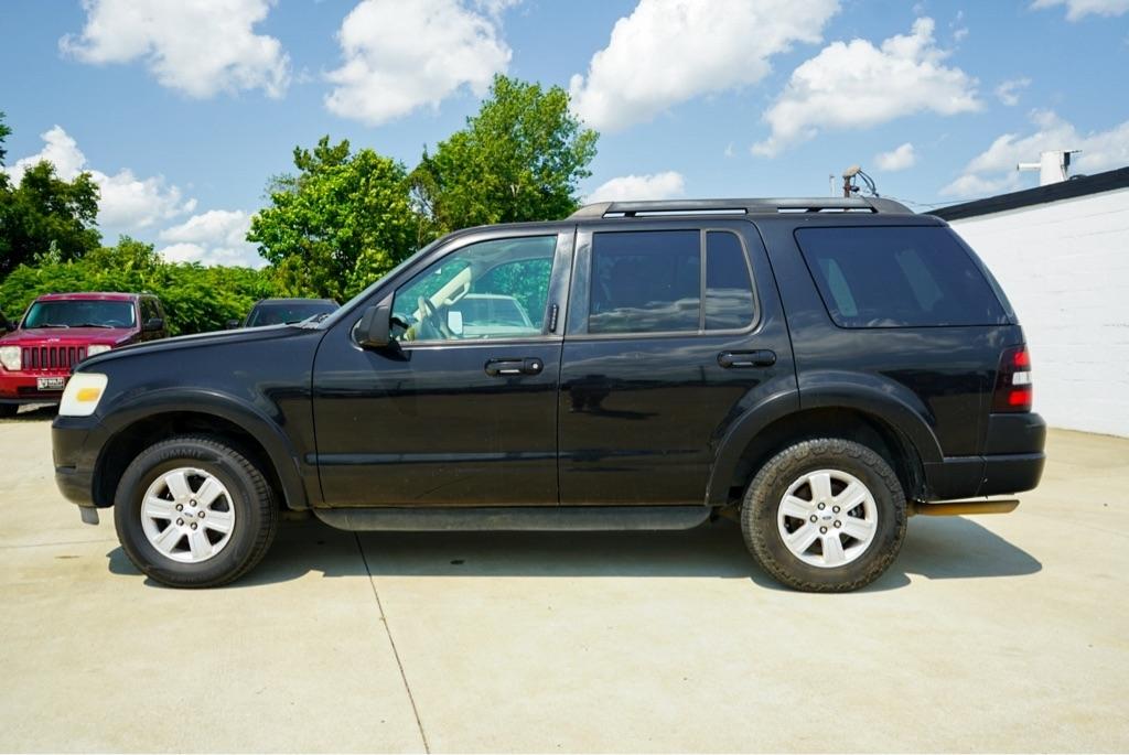 Ford Explorer XLT 4.0L 2WD 2009