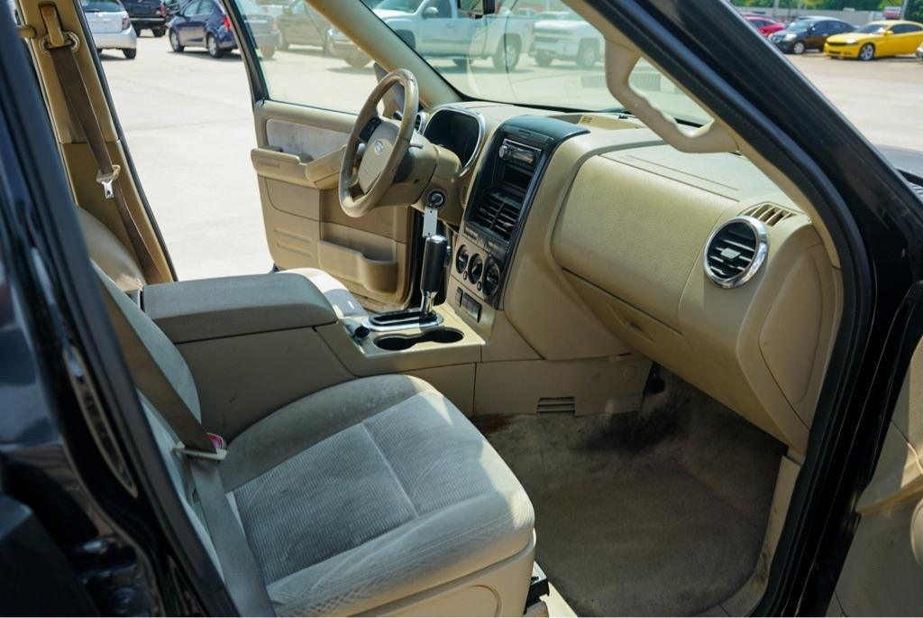 Ford Explorer XLT 4.0L 2WD 2009