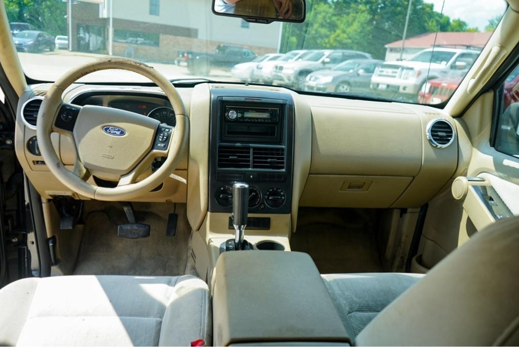 Ford Explorer XLT 4.0L 2WD 2009