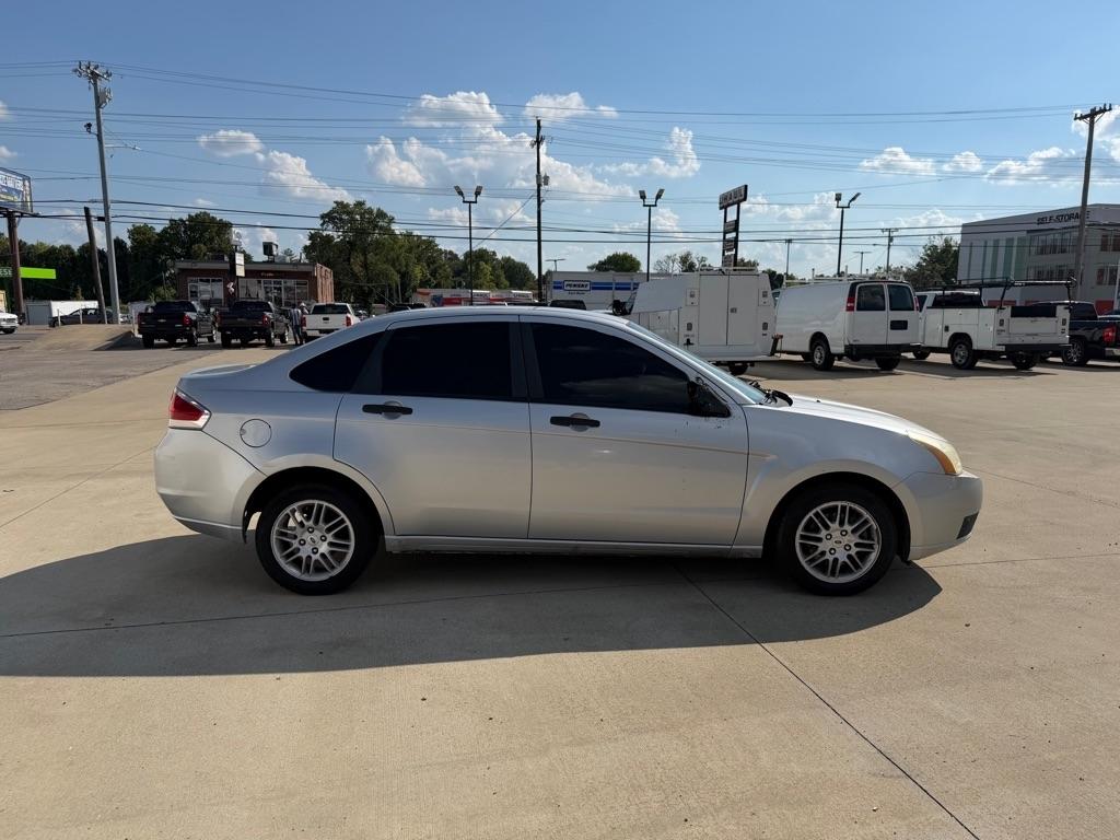 Ford Focus SE Sedan 2010