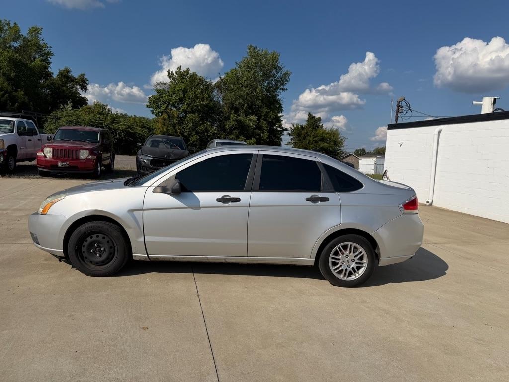 Ford Focus SE Sedan 2010