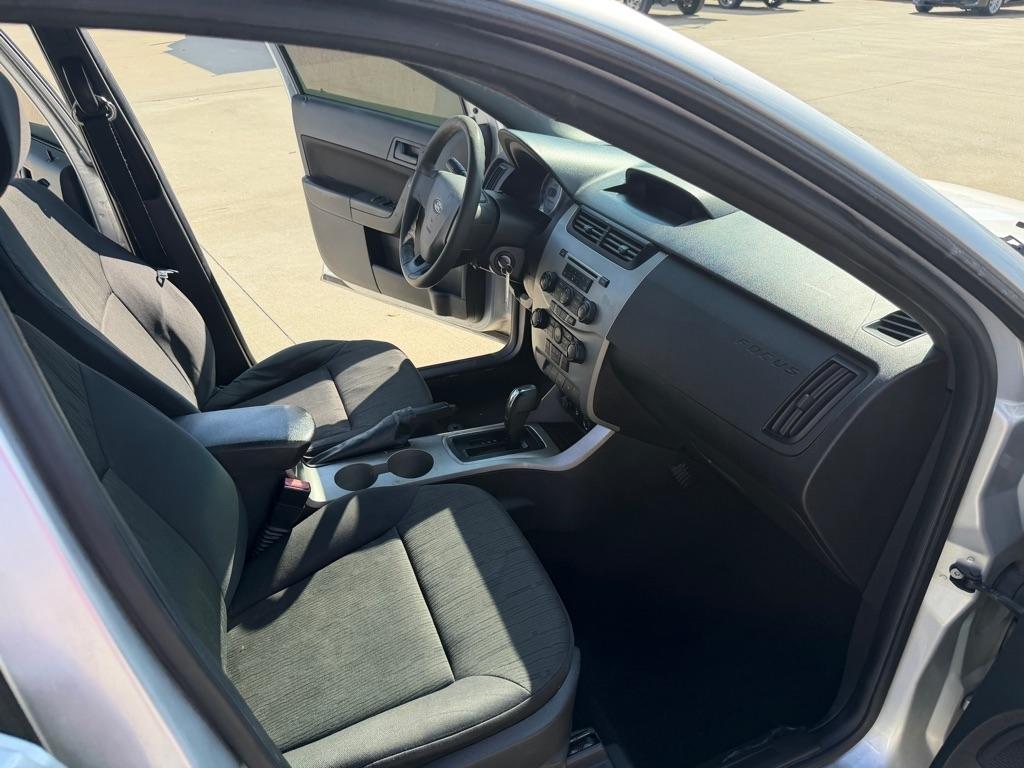 Ford Focus SE Sedan 2010